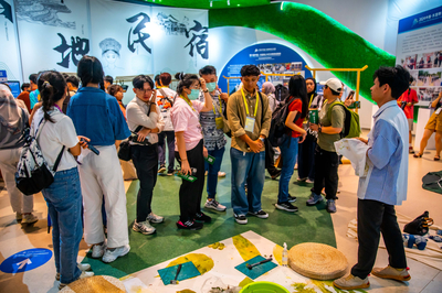 聚焦2024交流周|贊不絕口！多國師生共賞第六屆中國-東盟青少年藝術(shù)教育成果展